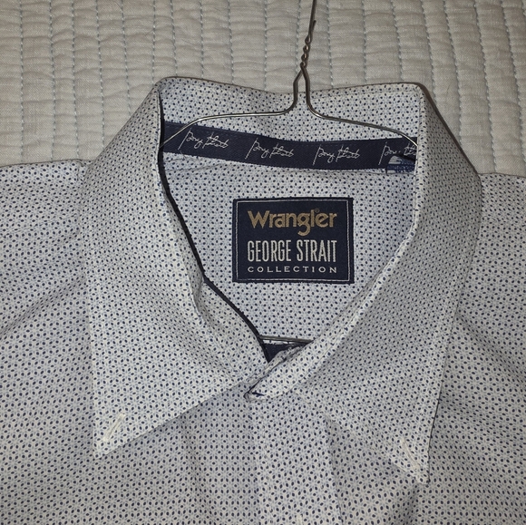 3 George Strait, 1 Cinch and 1 Cody James. 3x short sleeve shirt lot - Picture 2 of 15